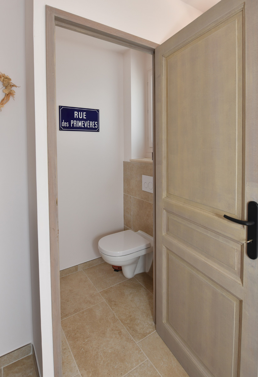 intérieur, toilettes séparés